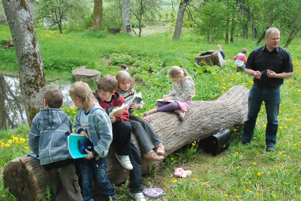 Vizuālās mākslas stunda - plenērs Gaviezes pamatskolā 