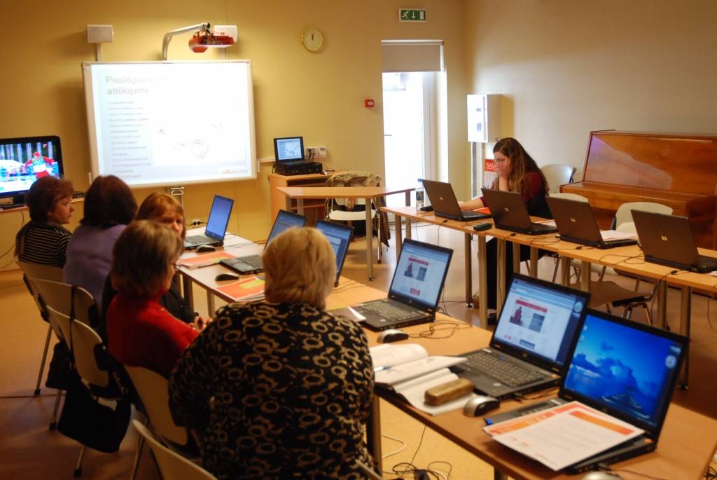 Liepājas Centrālajā zinātniskajā bibliotēkā – virszemes televīzijas apmācību punkts