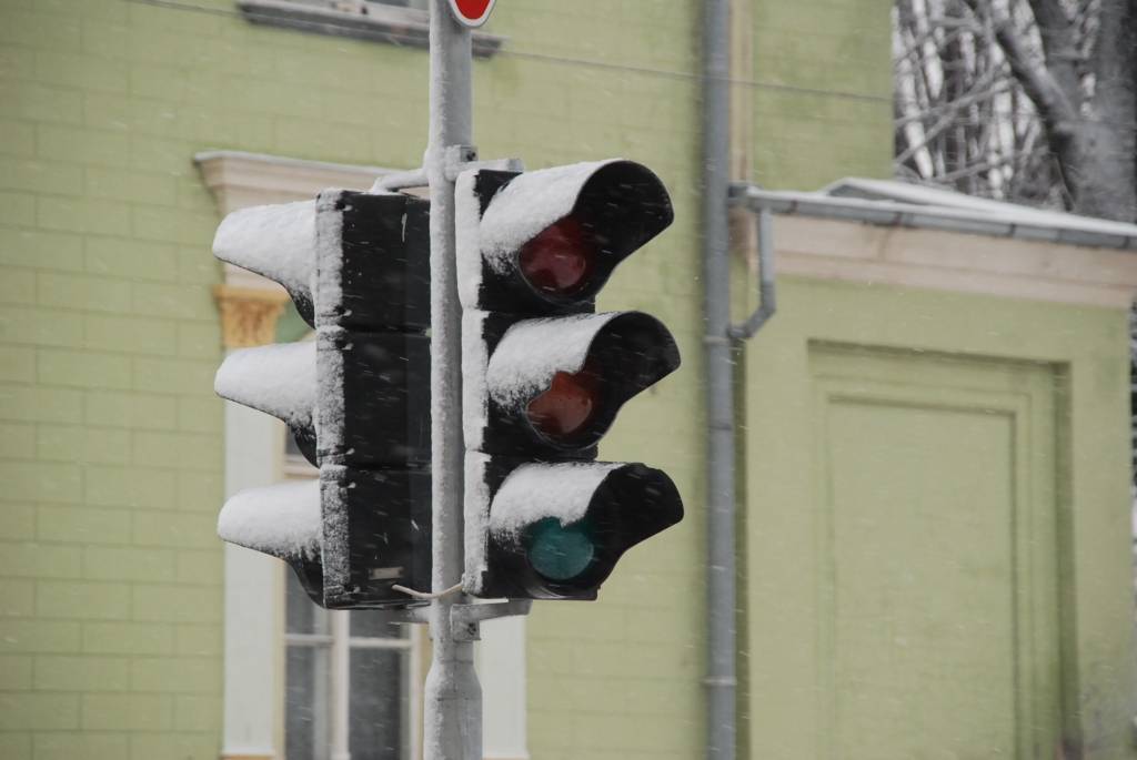 Peldu ielā nedarbojas luksofors