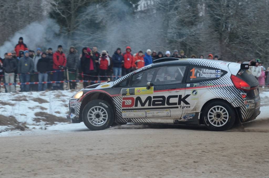 FOTO: Soms Ketomā pārņem vadību pēc rallija Liepāja-Ventspils otrās dienas; Latvijas čempionāta pirmajā posmā triumfē krievs Lukjaņuks