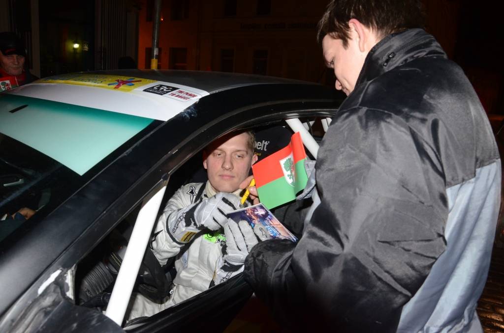 FOTO, VIDEO: Mārcis Ķenavs līderis pēc rallija pirmās dienas Latvijas čempionāta ieskaitē