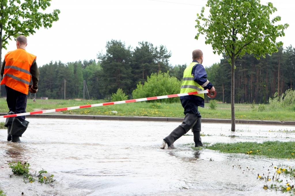 Liela ūdensvada plīsuma dēļ Juglas un Mežciema iedzīvotāji palikuši bez ūdens