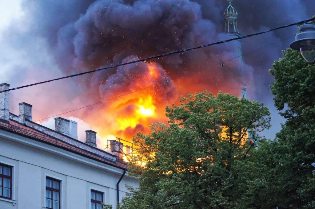 kopsavilkums - Ugunsgrēks Rīgas pilī