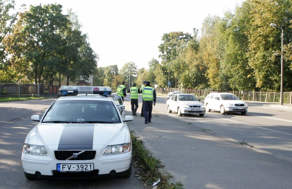 Policija Līgo naktī pārbaudījusi 11 924 autovadītājus; 20 braukuši reibumā