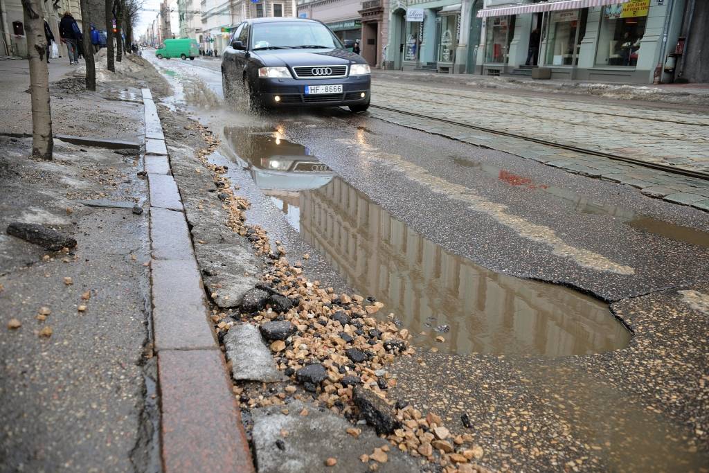 Kehris: Gribam sevi uzskatīt par tranzītvalsti, bet ceļu stāvoklis ir vissliktākais Eiropā
