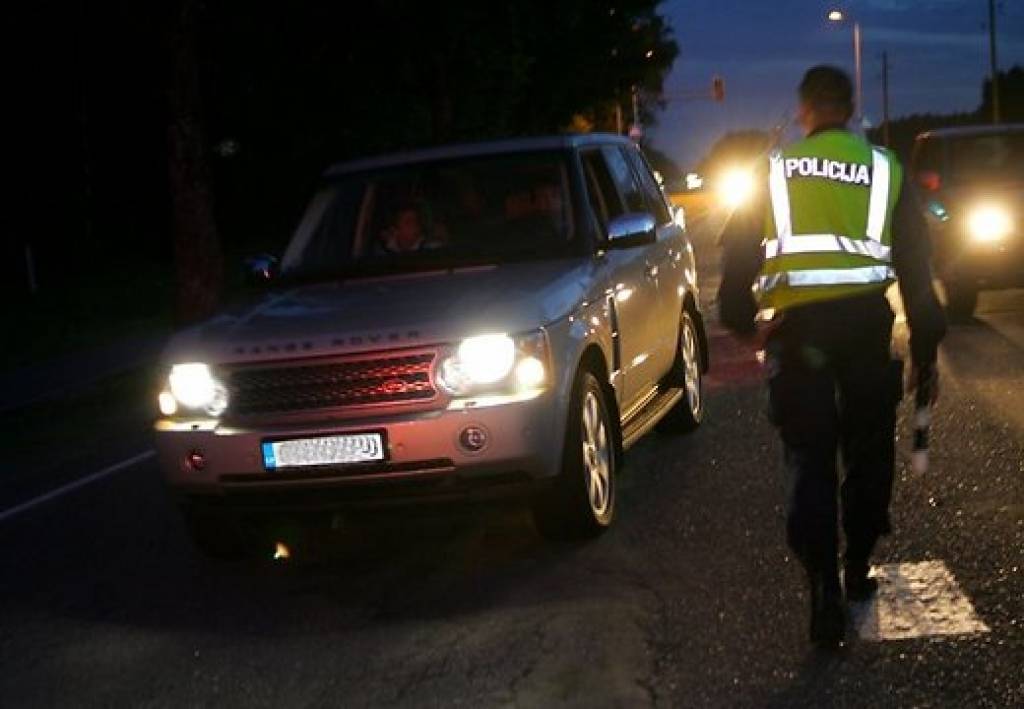 Policija Līgo naktī pārbaudījusi 11 924 autovadītājus; 20 braukuši reibumā