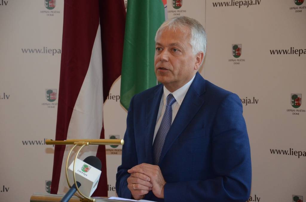 FOTO: Sesks paliek pie Liepājas "stūres"