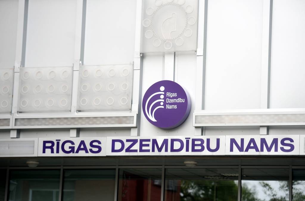 Šogad Latvijā dzimuši 8210 bērni; mūžībā aizgājuši 13 290 cilvēki