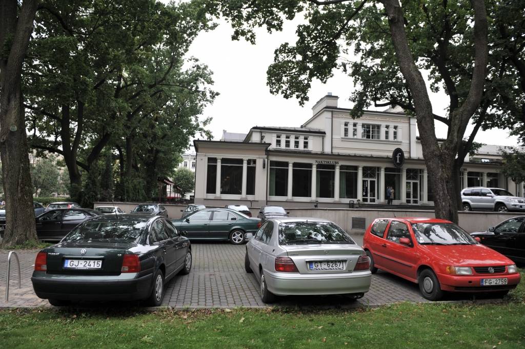 Vernisāža par 6,7 miljoniem pārdota investoriem no Krievijas