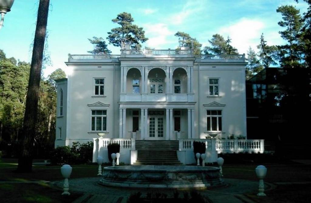 Arī otrs lielais LM akcionārs Segals dāsni apdāvina radiniekus