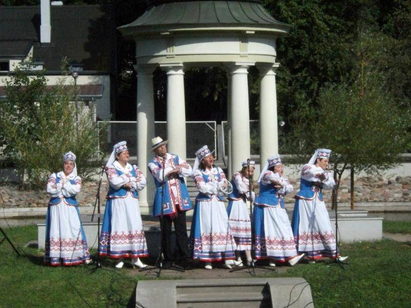 Uzstāsies baltkrievu dziesmu ansamblis