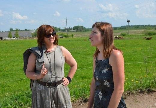 Magoni Burku iekāro daudz jaunāki vīrieši