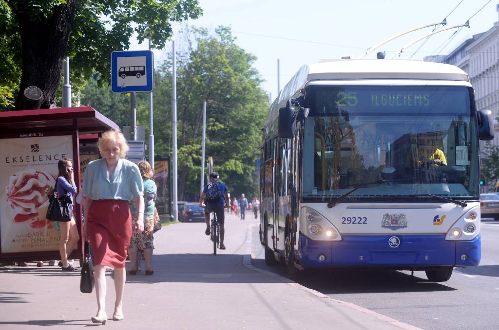 Rīgas satiksme nezina, cik izmaksās finansējuma piesaiste trolejbusu iegādei