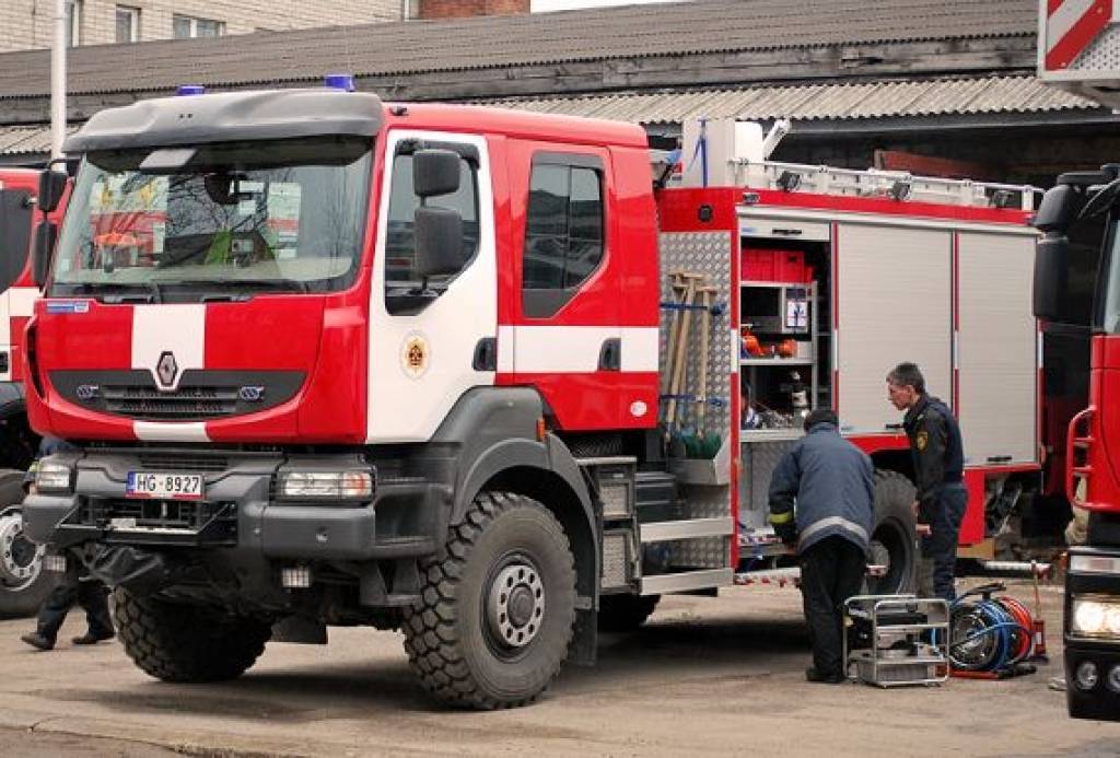 Pažarnieku jaunās mašīnas