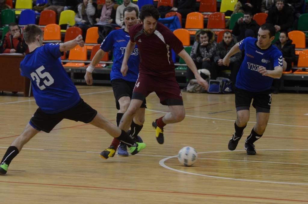 FOTO: Liepājas amatieru telpu futbola čempionāta svētdienas spēļu rezultāti