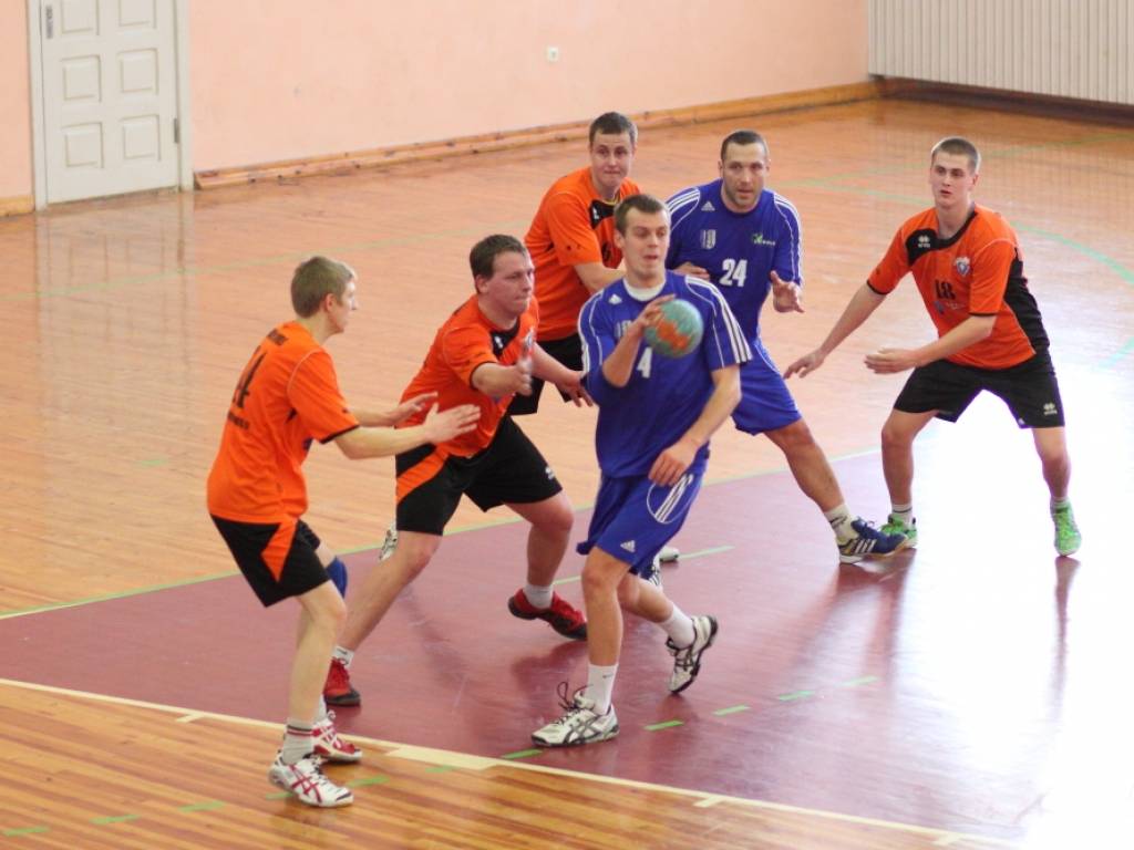 FOTO: "Vaiņode" pieveic Latvijas čempionvienību "Latgols"