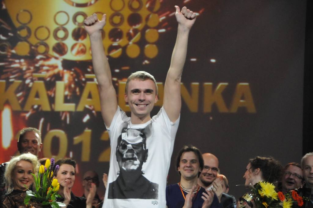 FOTO: "Muzikālajā bankā 2012" uzvar Dons ar dziesmu "Signāls"