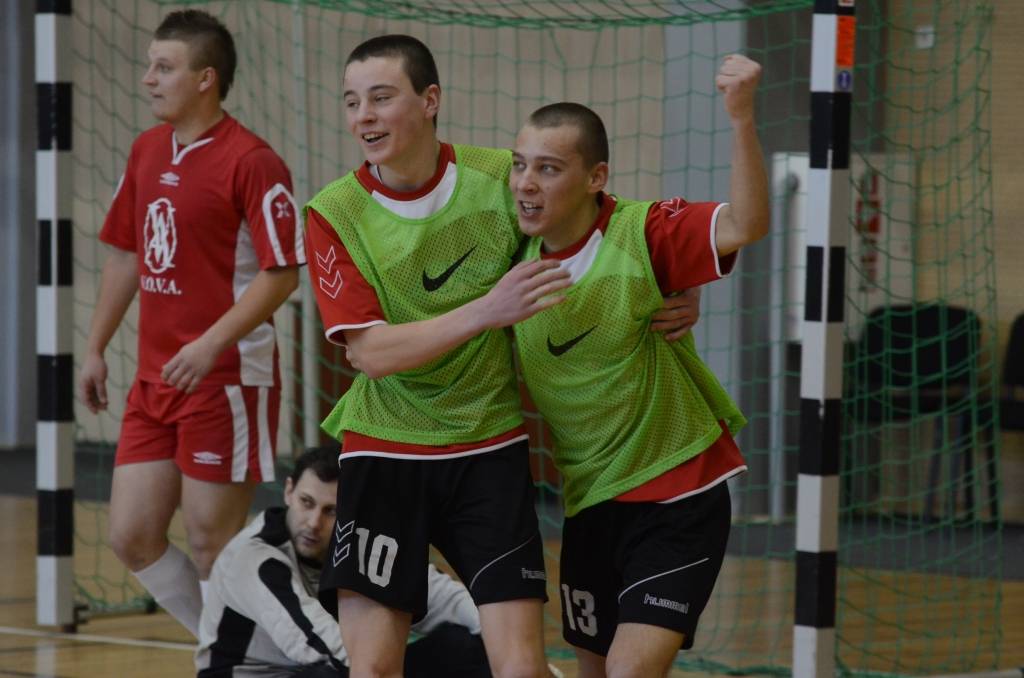 FOTO: "Liepājas papīrs" pārspēj "Varavīksni", uzvar arī "Nīca" un "Classic"