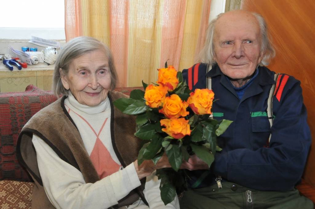 FOTO: Nīcas novada pašvaldība sveic ilgdzīvotājus