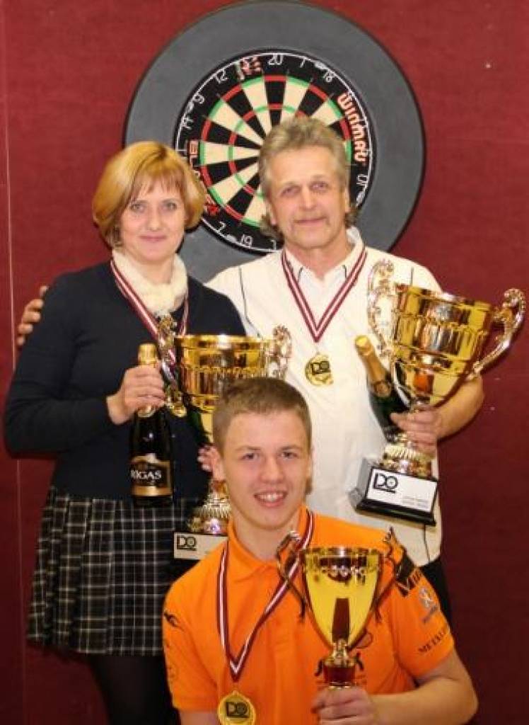 "Priekules" šautriņu metēji izcīna zelta godalgas Latvijas čempionātā