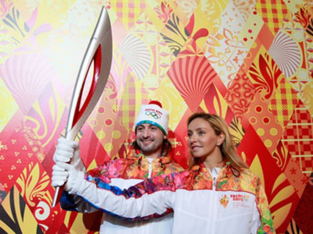Svinīgi prezentēta 2014.gada Soču ziemas olimpisko spēļu lāpa