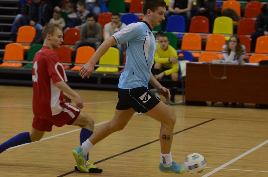 FOTO: "Grobiņa", "Liepājas papīrs", "Nīca" un "Compaq peat Adrenaline" uzvar Liepājas čempionāta telpu futbolā spēlē