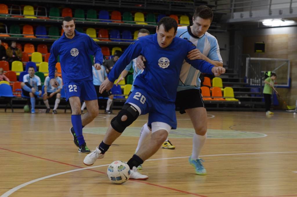 FOTO: "Tosmares kuģu būvētava", "Full Force" un "Depo" uzvar Liepājas čempionāta telpu futbolā spēlē