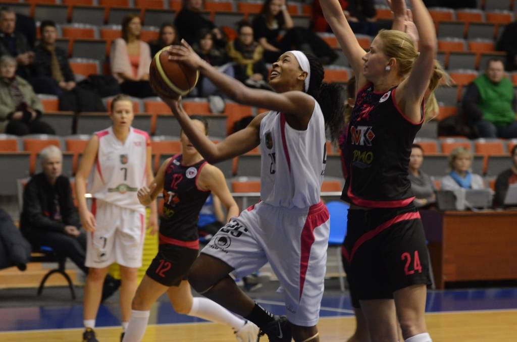 FOTO: "Rostov Don" basketbolistes pārliecinoši uzvar "Liepājas papīra" vienību