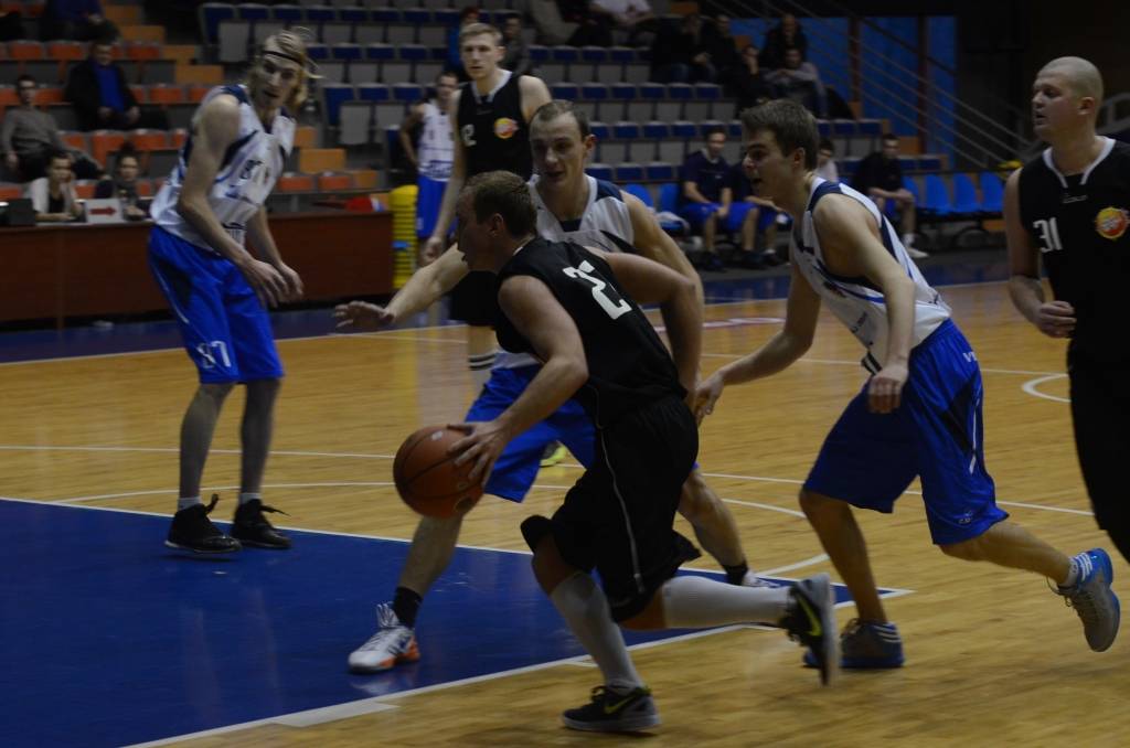 FOTO: "Ģeodēzists.LV", "LSSS", "Liepājas papīrs" un "Red Sun Buffet" uzvar Liepājas basketbola čempionāta spēlē