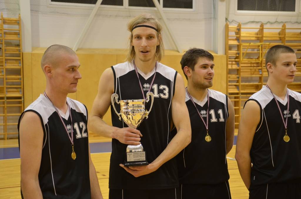 FOTO: Bārtas basketbolisti kļūst par Grobiņas novada čempioniem