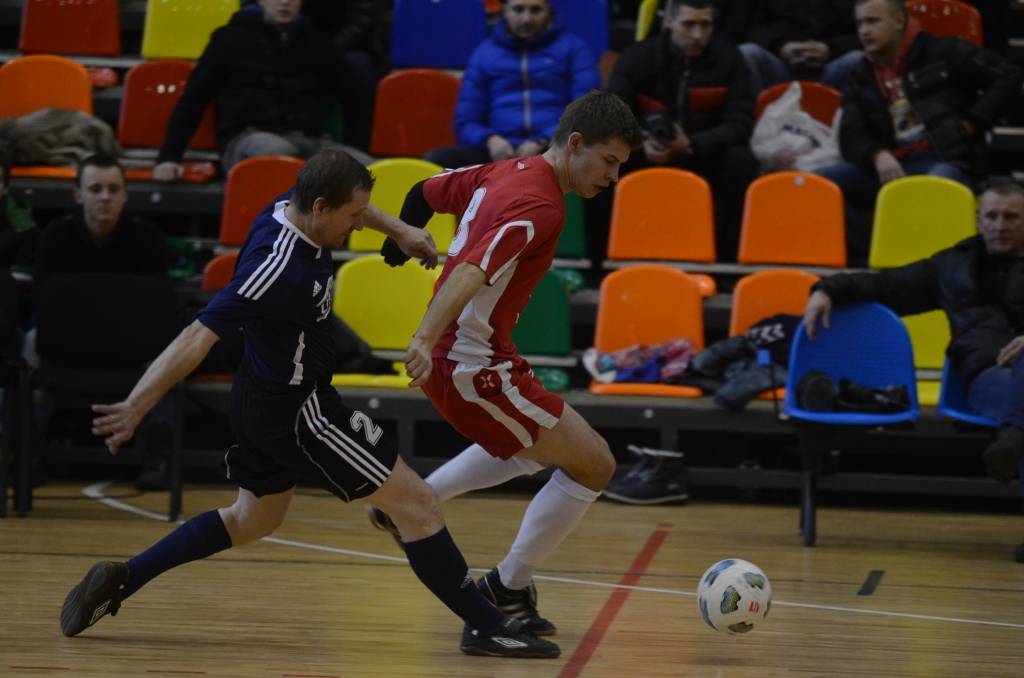 FOTO: "Varavīksne", "Classic", "Compaq peat Adrenaline" un "Galaksis N" uzvar Liepājas telpu futbola čempionāta spēlē