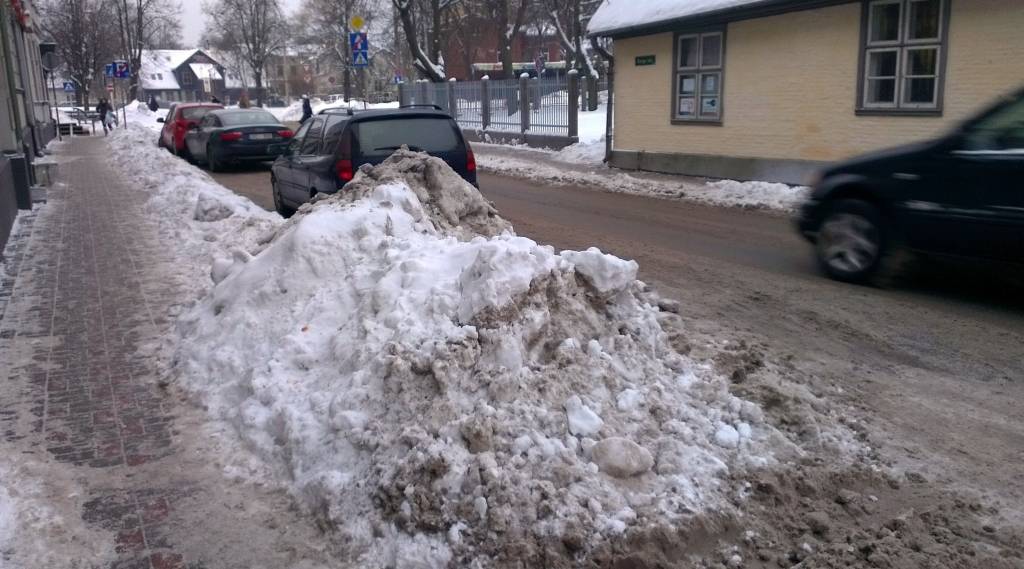 Liepājā sāks sniega izvešanu