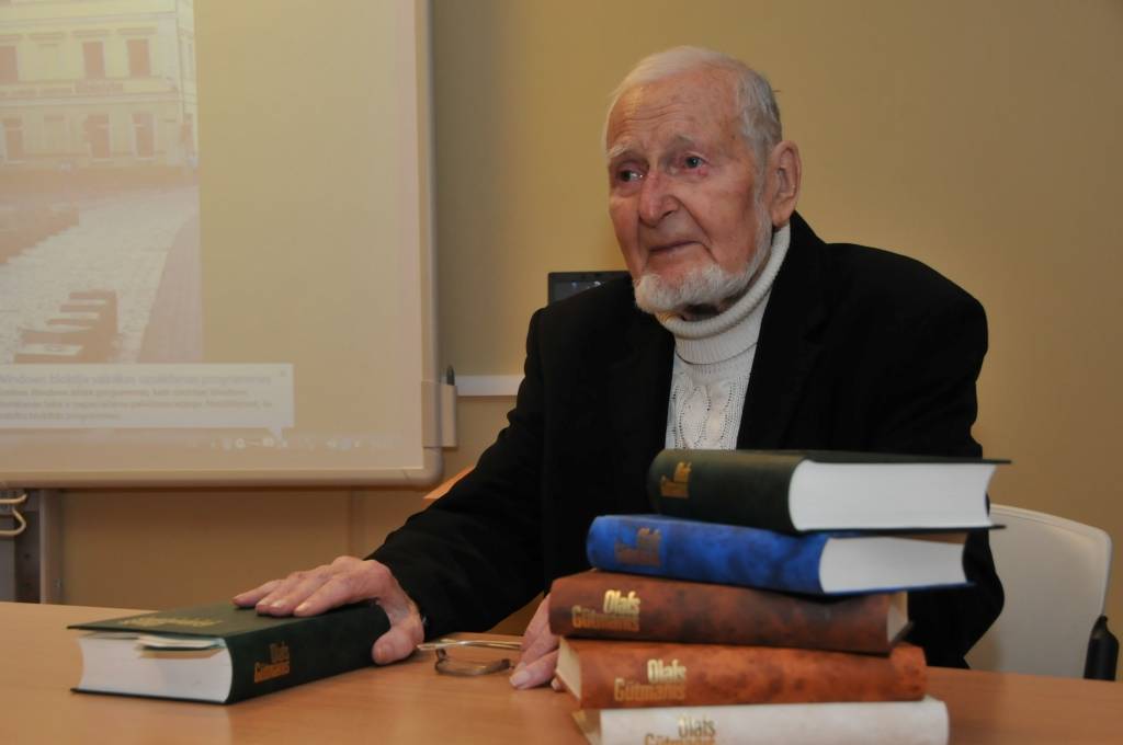 Mūžībā aizgājis Olafs Gūtmanis