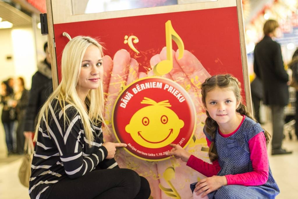 Liepājas iedzīvotājus aicina kopā iedziedāt himnu labdarības akcijai "Dāvā bērniem prieku"