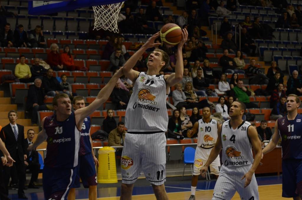 FOTO: "Liepājai/Triobet" Mājenieka debijā neizdodas pārtraukt zaudējumu sēriju