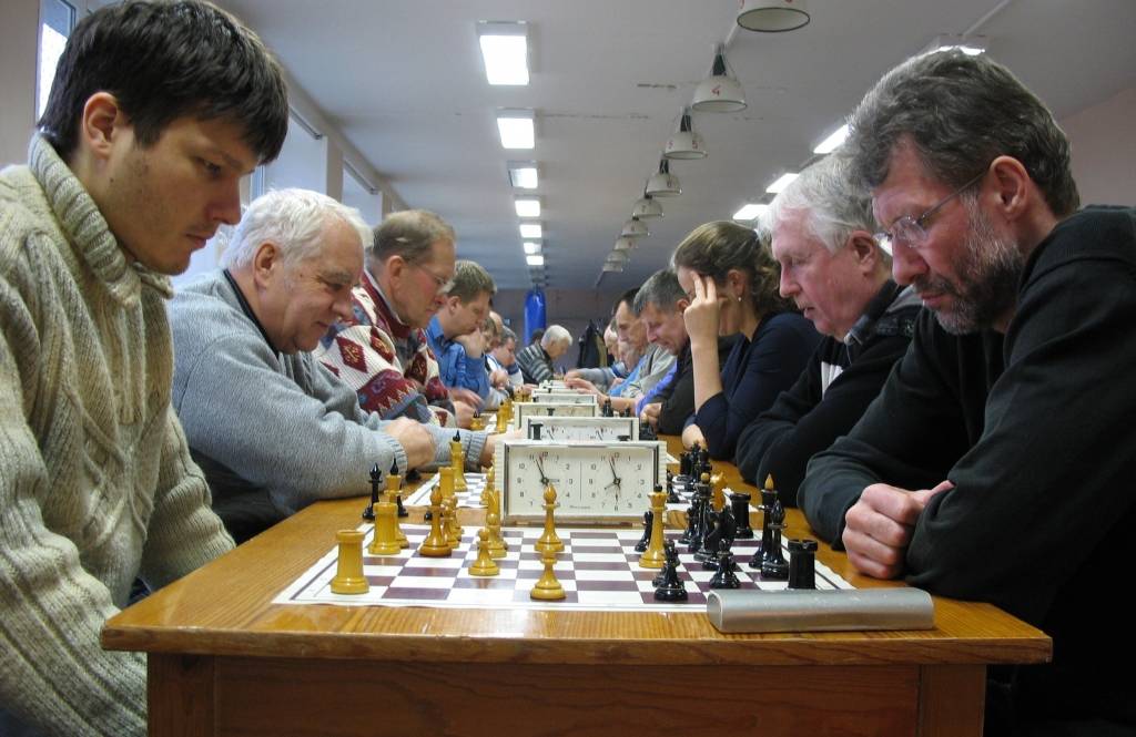 FOTO: Liepājas šahisti Aizputē uzvar Neatkarības balvas izcīņā