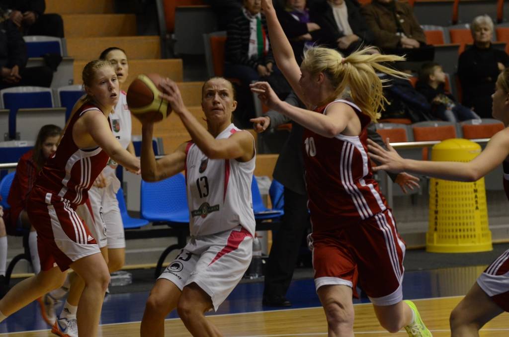 FOTO: "Liepāpas papīrs" uzvar Igaunijas komandu "Audentes SG"