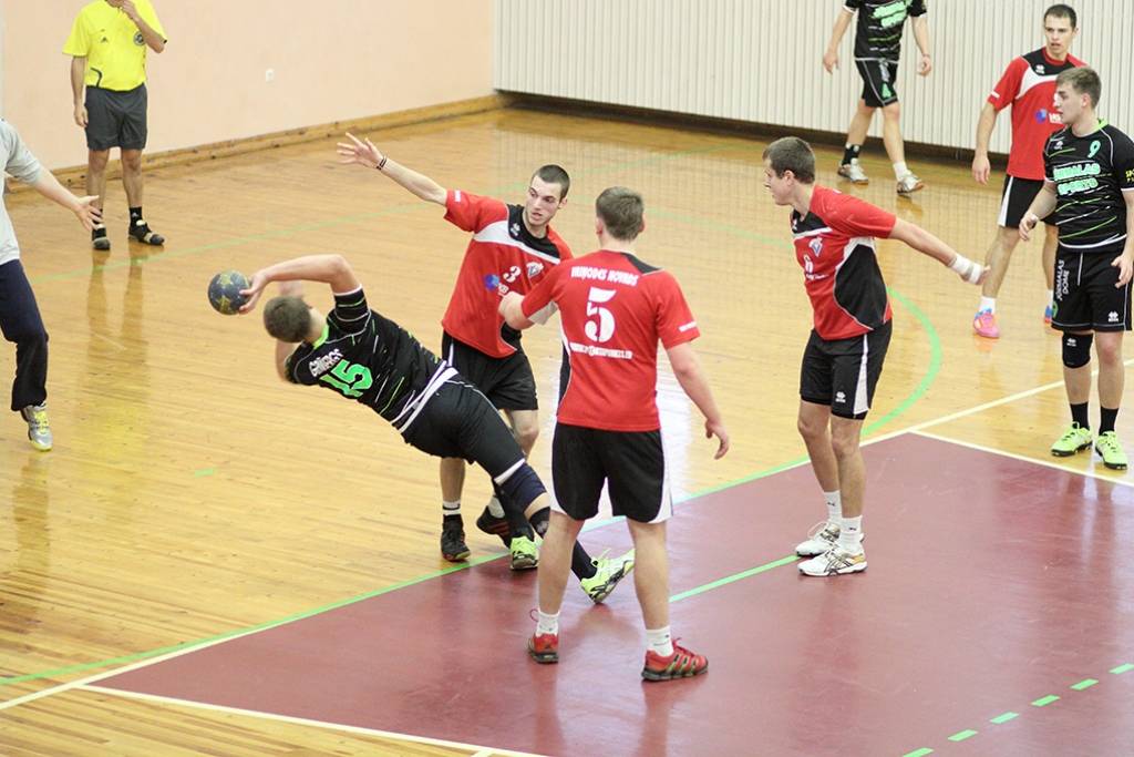 FOTO: "Vaiņode" mačā beigās izlaiž no rokām uzvaru pret "Jūrmalas sportu"