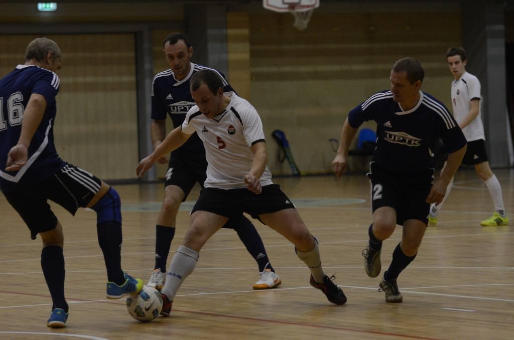 FOTO: "UPTK", "Classic", "Jensen Metāls" un "Nīca" uzvar Liepājas telpu futbola čempionāta ceturtajā kārtā