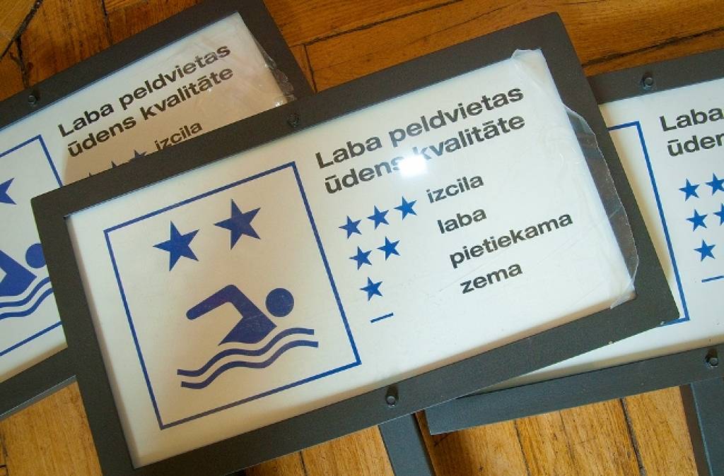 Liepājas oficiālajās peldvietās uzstādītas informatīvas zīmes par ūdens kvalitāti