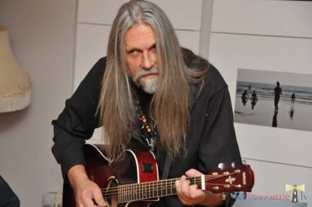 Miris mūziķis Andris Černovs