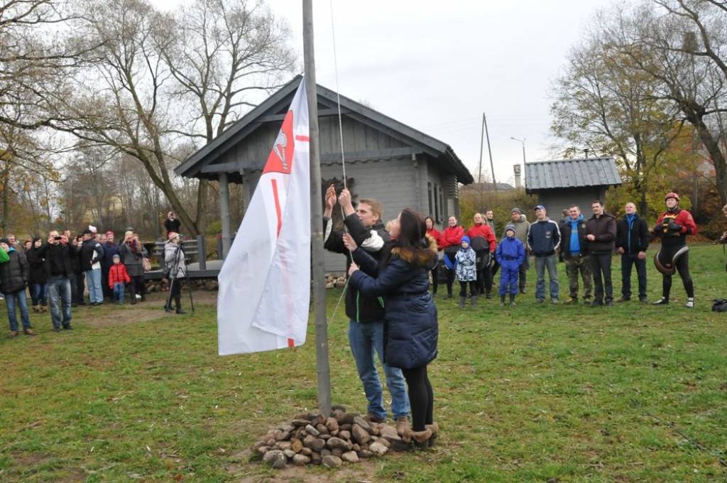 FOTO: Grobiņā atklāj Kuršu vikingu apmetni