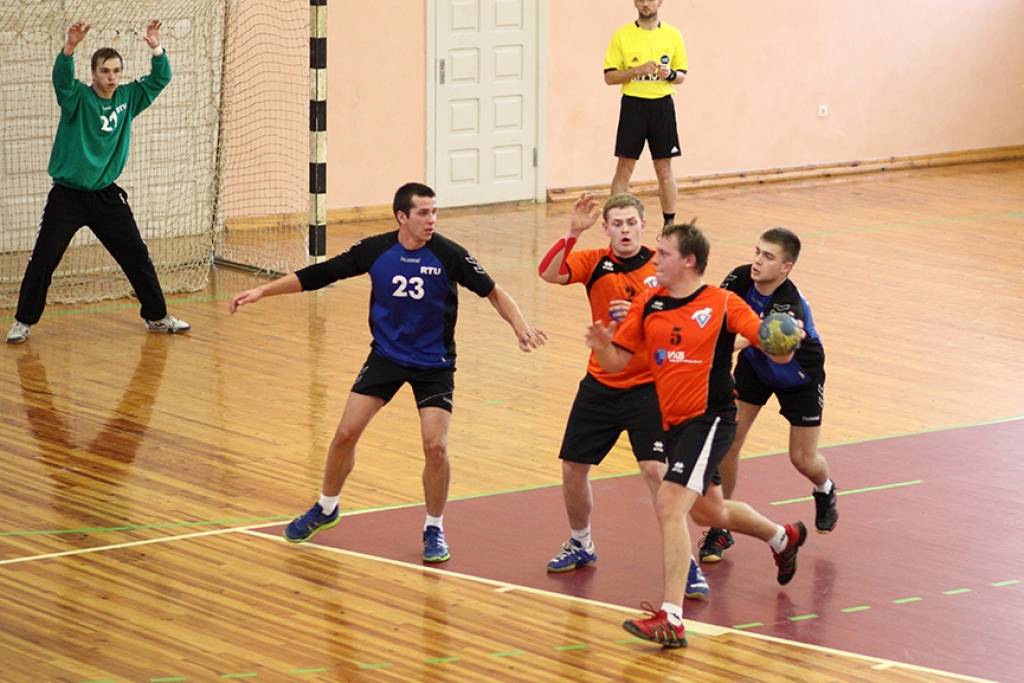 FOTO: "Vaiņode" izcīna pirmo uzvaru Latvijas virslīgas handbola čempionātā