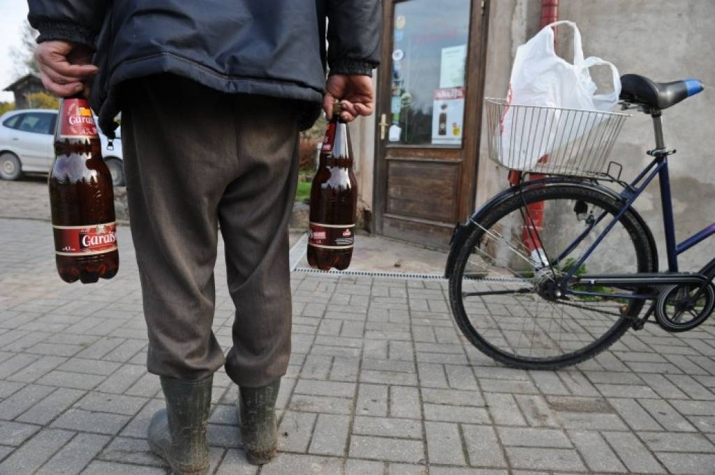 Lauku "ikdienas komplekts" - divas divlitru alus pudeles