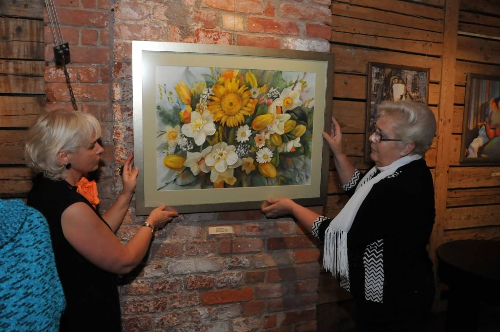 FOTO: Ventspils mākslinieki rīko izstādi Liepājā
