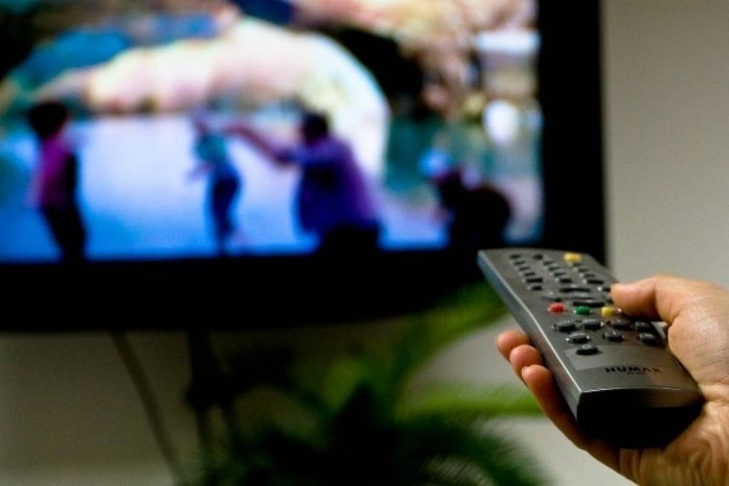 Zinātnieki: Katra stunda pie TV saīsina dzīvi par 22 minūtēm