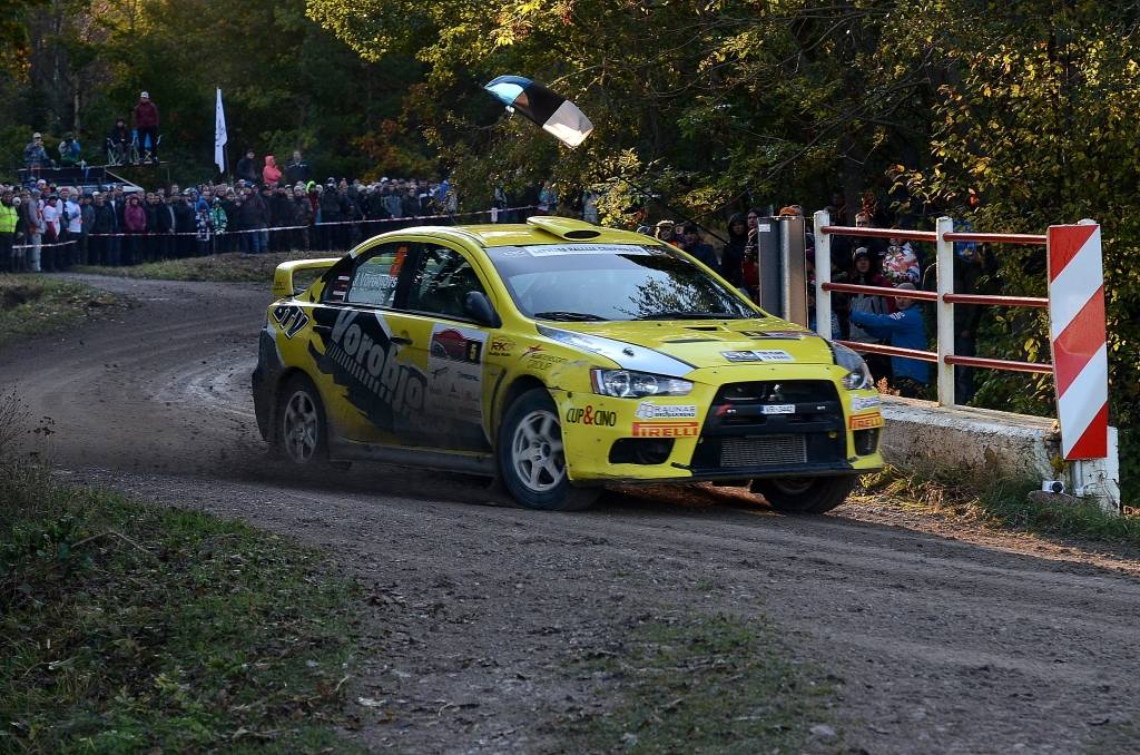 FOTO: Krievu rallists Aleksejs Lukjaņuks uzvar Sāremā jubilejas rallijā