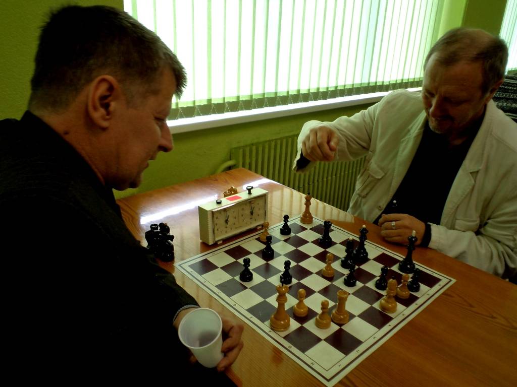FOTO: Oskars Rudovskis uzvar Ātrspēles kausa izcīņas šahā septītajā kārtā