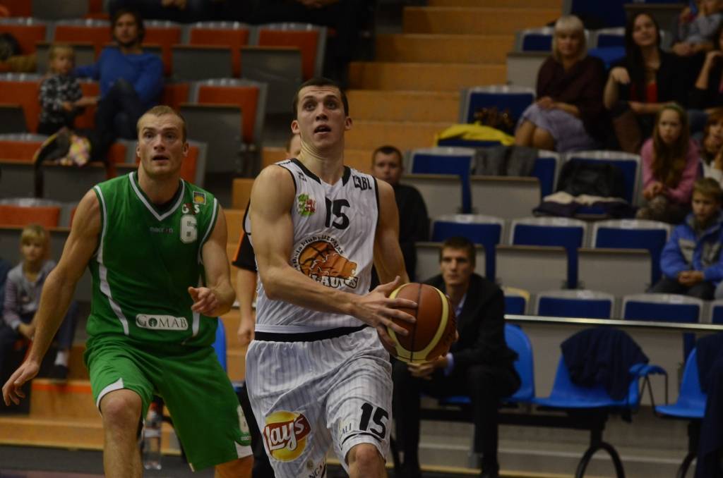 FOTO: "Liepājas lauvas" Baltijas Basketbola līgas spēlē sagrauj "Valgu"