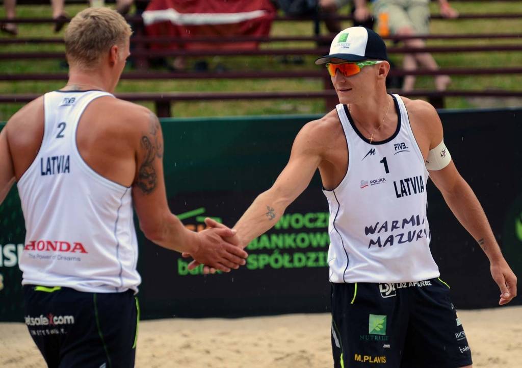 Pļaviņš/Pēda pasaules čempionātu sāk ar panākumu; Samoilovs/J.Šmēdiņš uzvar Latvijas duelī